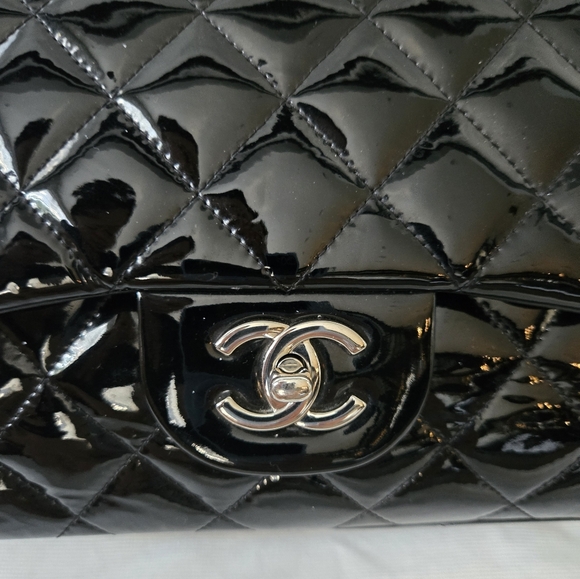 Authentic Chanel Patent Leather Jumbo Double Flap Classic Bag - Picture 4 of 16